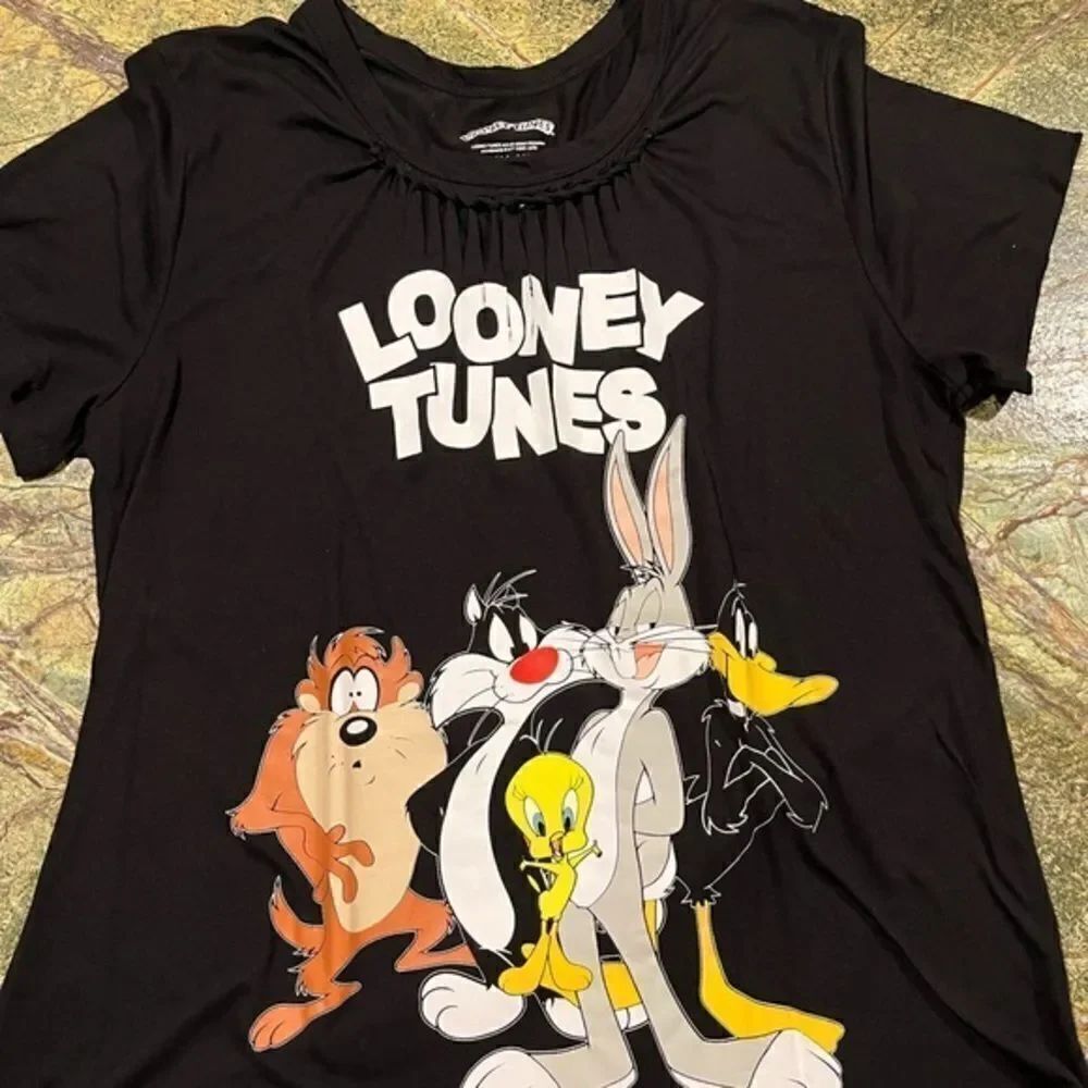 Looney aTunes y-shirt